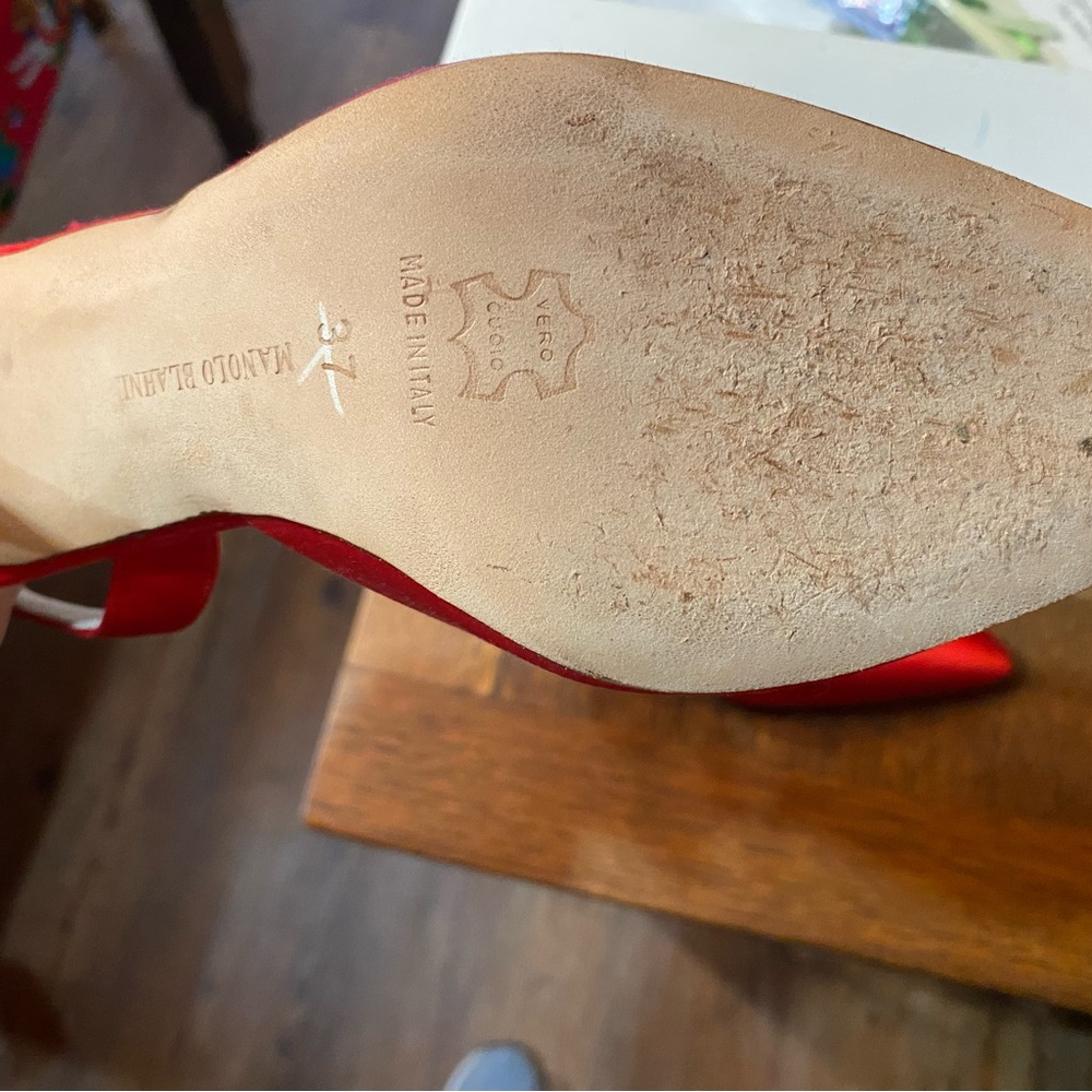Manolo Blahnik Scarlet Satin Slingbacks - Picture 4 of 5